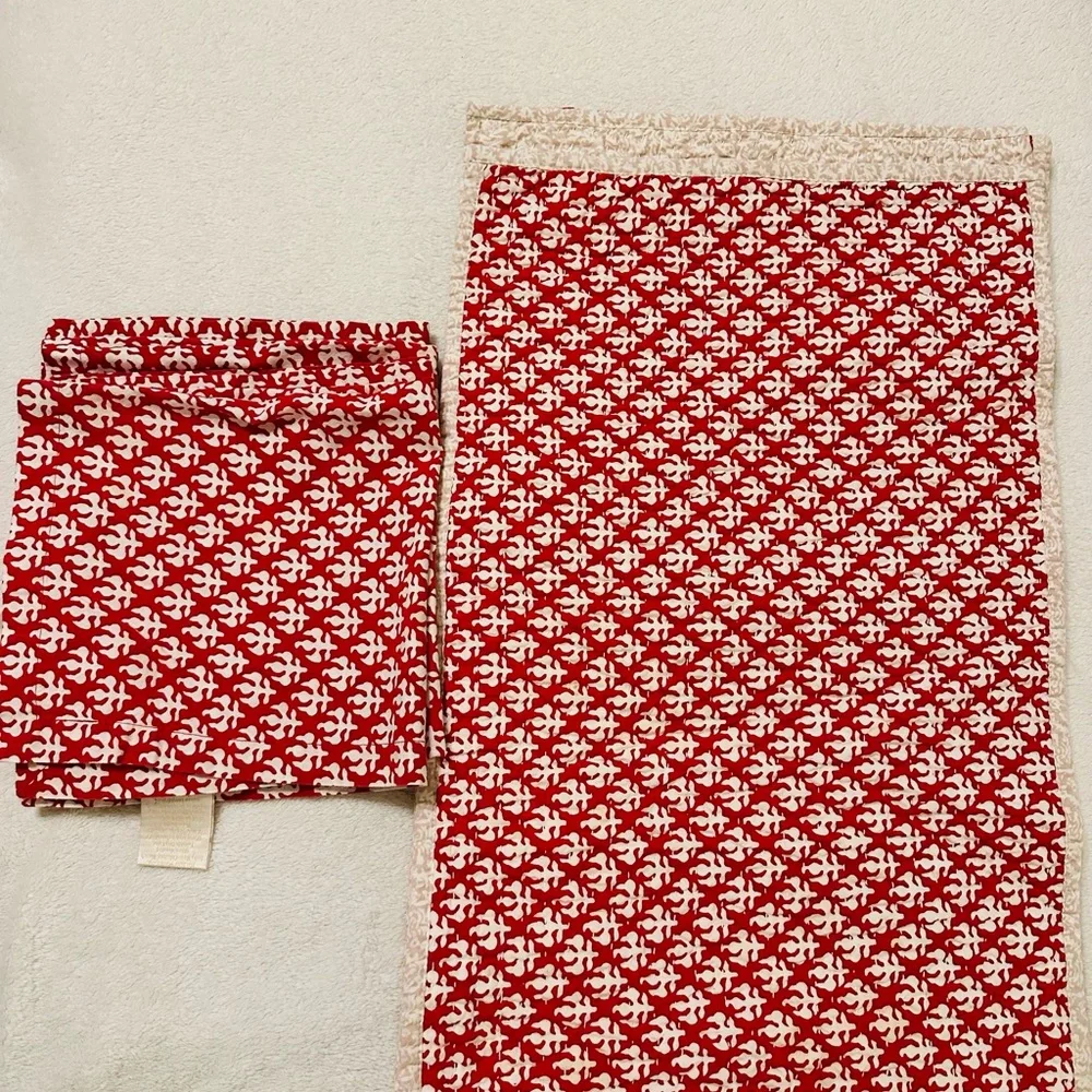 Williams Sonoma Red Dinner Napkins and Table Runner Red White Pantry Print